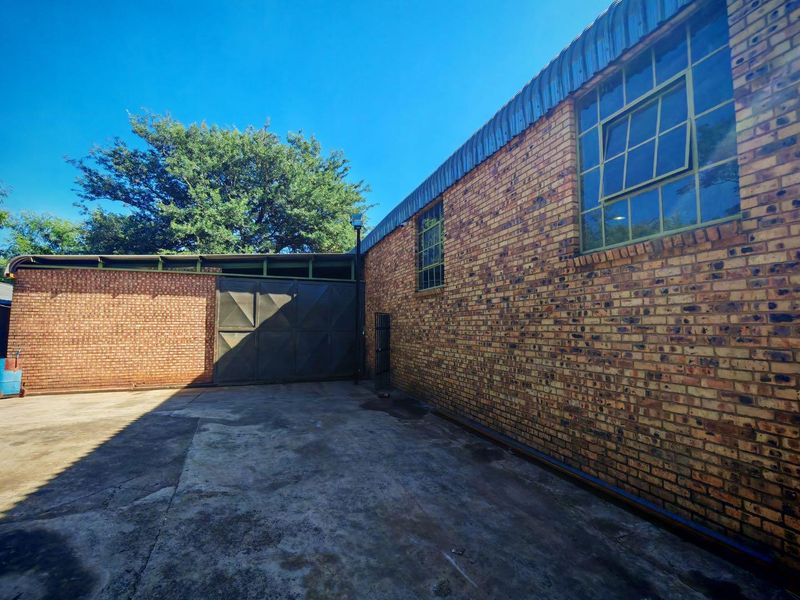 Prime Property For Sale - Workshop and Offices - Photo 5