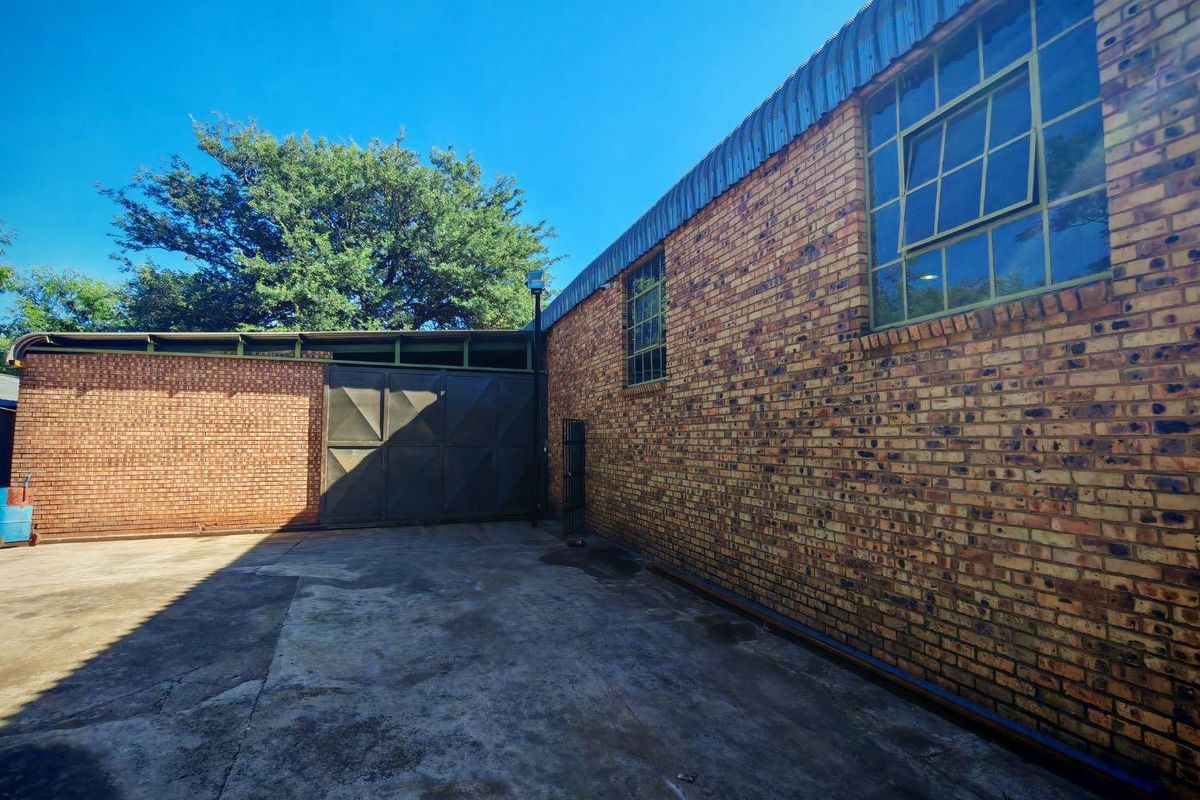 Prime Property For Sale - Workshop and Offices - Photo 5