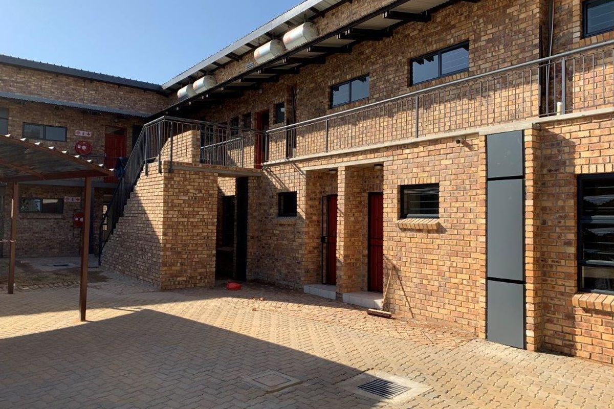 2 BEDROOM FLAT TO RENT IN ELANDSPOORT - Photo 4