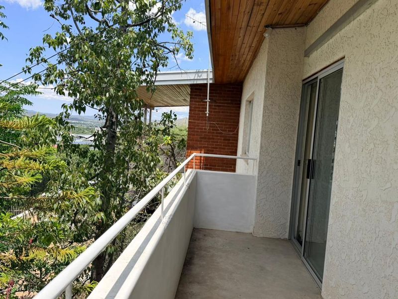 3 Bedroom House For Sale in Luxury Hill - Photo 2