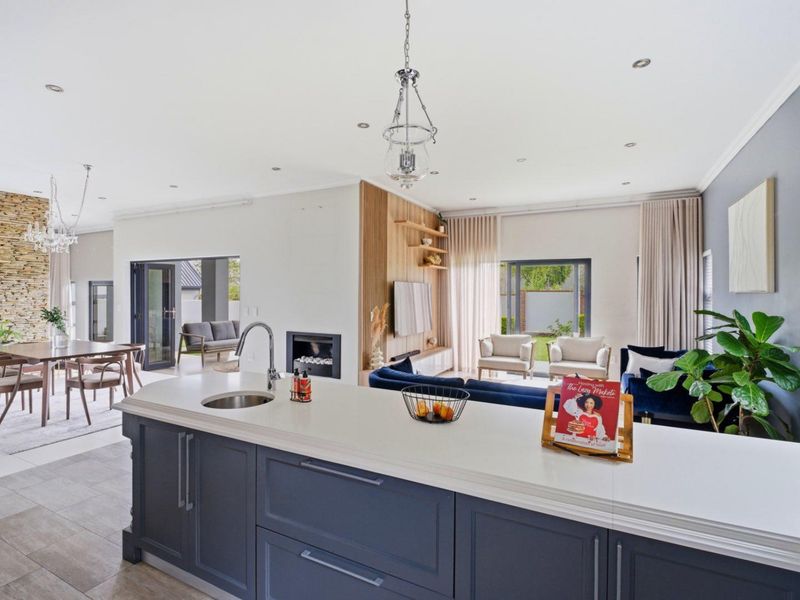Modern Four Bedroom Home For Rental in Waterfall Country Village Estate - Photo 6