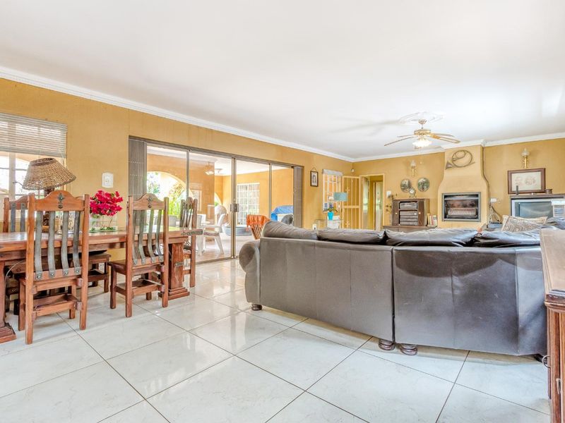 Peaceful Country Living: Two-Bedroom Home with Pool & Two One-Bedroom Cottages! - Photo 6