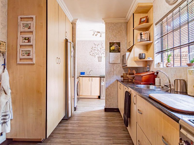 Lovely Spacious Simplex Cluster - Photo 9