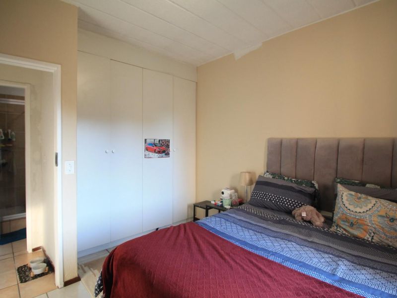 Gorgeous and sunny, garden apartment - Photo 7