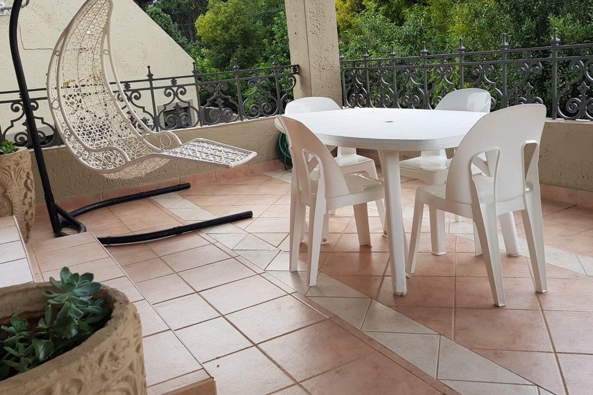 Semi-Furnished Studio Flatlet with Large Balcony and Scenic View to Let in Hurlingham Manors - Photo 2