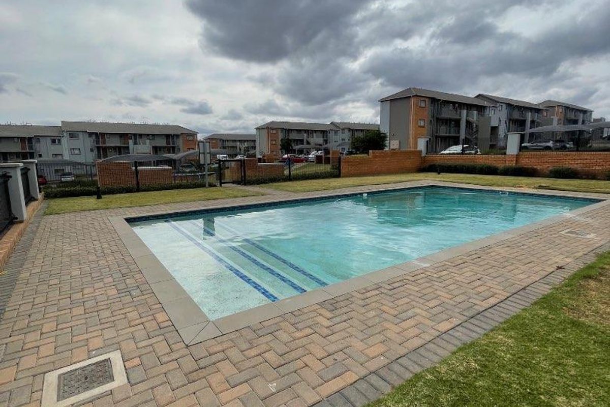 Bright & Airy 4-Bedroom Unit with Secure Access Control - Photo 4