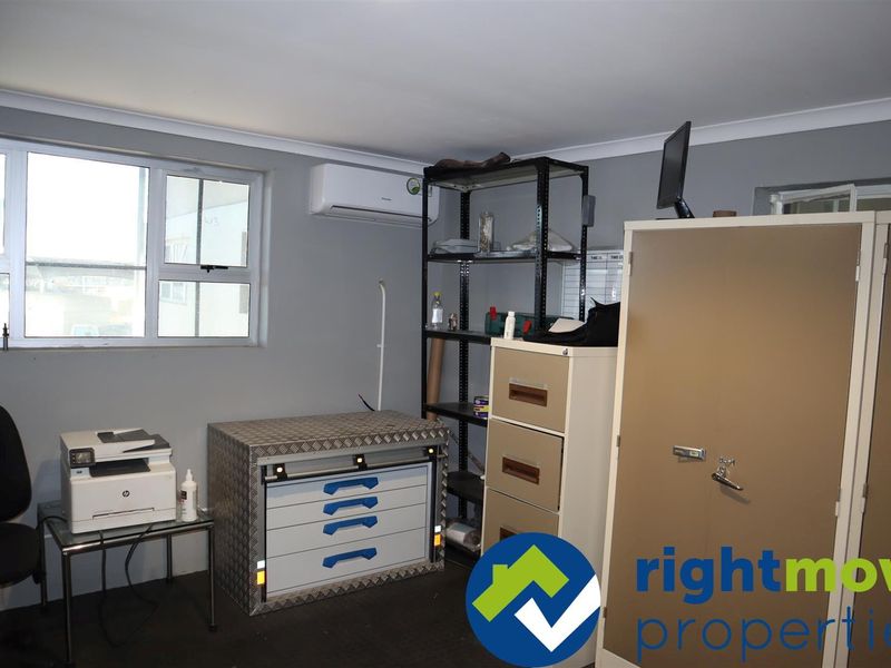 Business premises that’s Perfect for workshop or panel beater. Easily accessible. - Photo 7