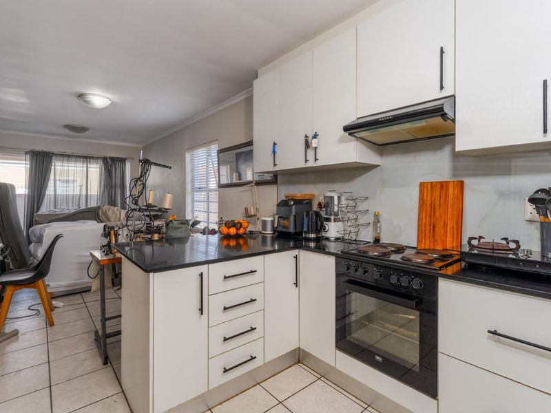 Charming 2-Bedroom Home with Mountain Views in Secure Estatev - Photo 5
