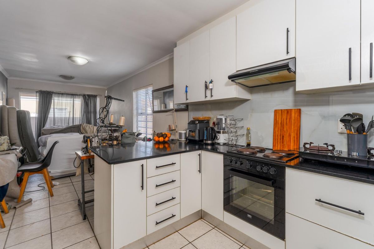 Charming 2-Bedroom Home with Mountain Views in Secure Estatev - Photo 5