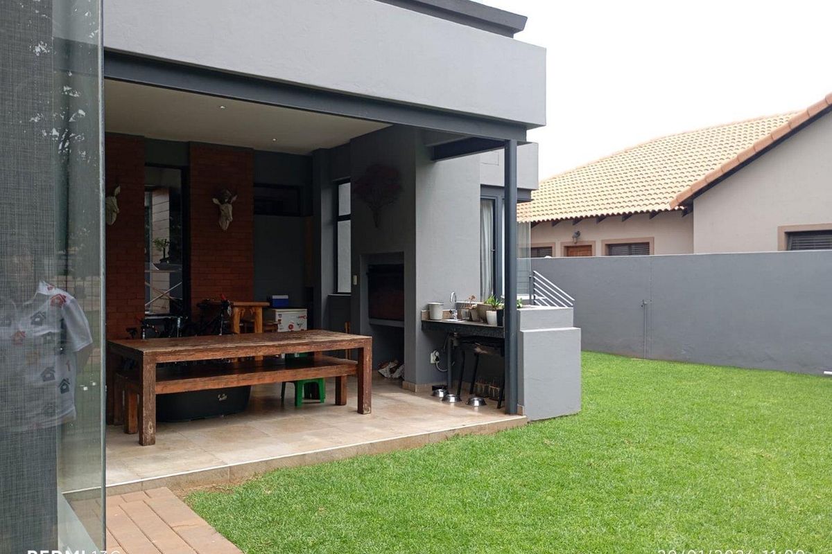 Elegant Family Living in Secure Glen Eagle Estate - Photo 4