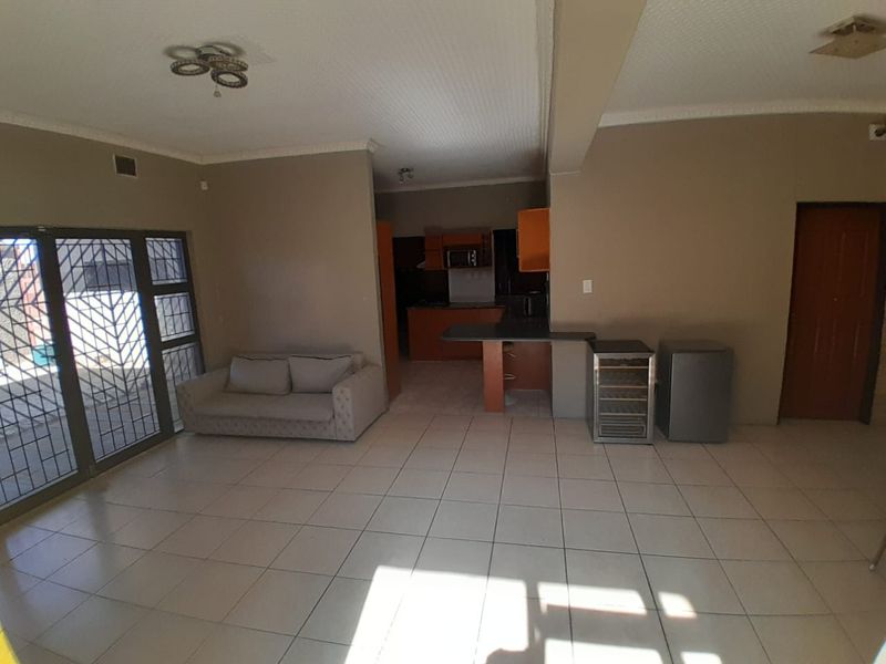 This charming home offers a discerning buyer excellent value - Photo 3