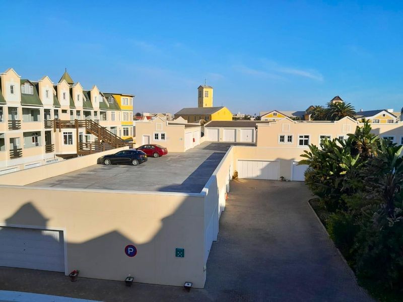 Cosy, Spacious Double Storey Apartment in Central Swakopmund! - Photo 10