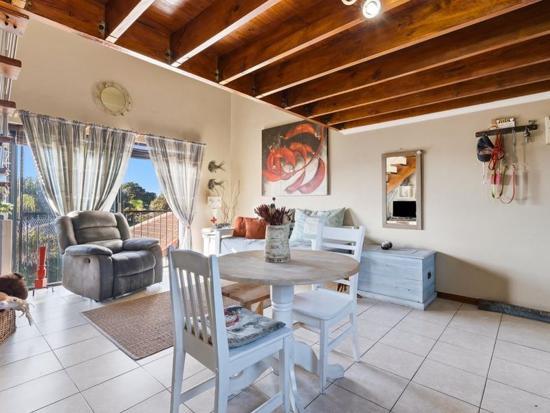 Charming Loft-Style Apartment - Photo 7