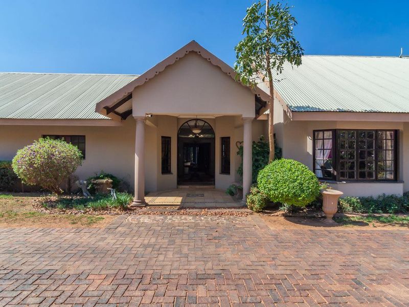 Endless views, Endless possibilities: Your new home awaits! - Photo 6