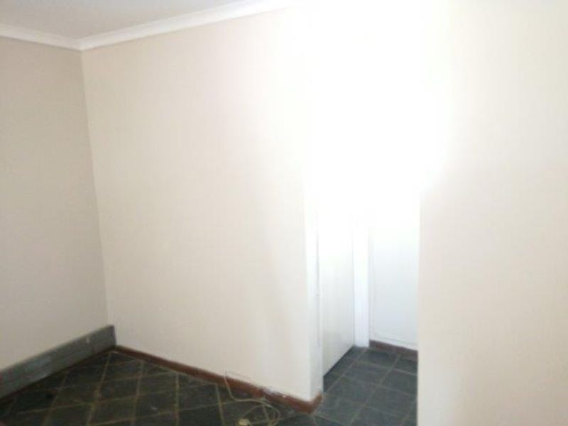 OFFICE BUILDING - EXCELLENT LOCATION - FOR SALE - Photo 4