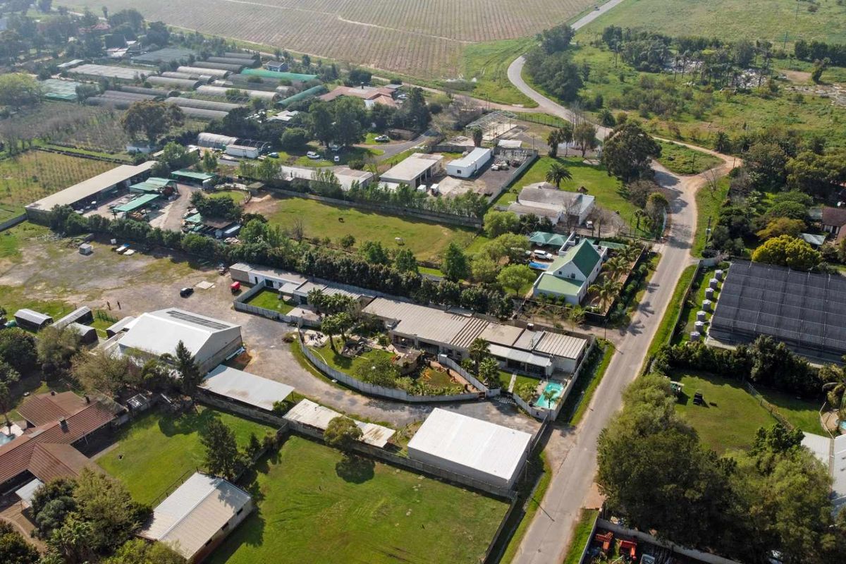 From Rural Retreat to Cape Town's Next Property Hotspot  PRIME DEVELOPMENT OPPORTUNITY,  8,179m2  PLOT FOR SALE, R8,500,000 - Photo 2
