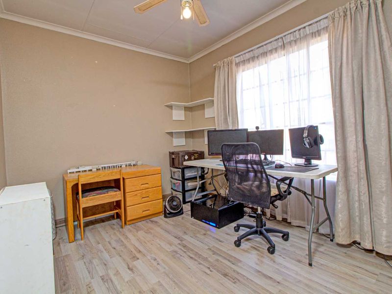 Vibrant Lifestyle: Modern Townhouse with All the Extras! - Photo 9