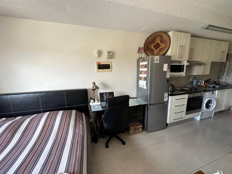 Bachelor Flat For Sale in Auas Hills Retirement Village - Photo 2