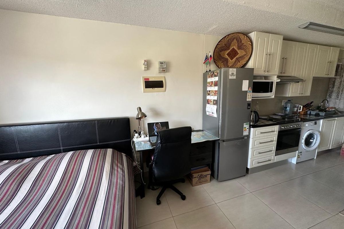 Bachelor Flat For Sale in Auas Hills Retirement Village - Photo 2