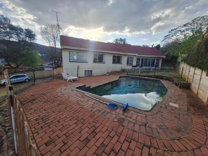 4 Bedroom House for Sale in Kiblerpark Johannesburg South - Photo 4