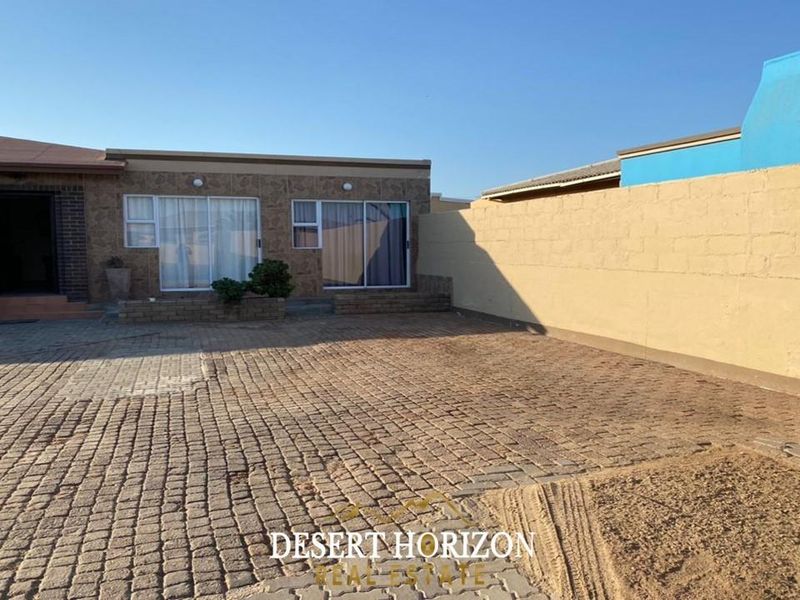 Walvisbay, Central | Backpackers house with licenses for sale - Photo 2