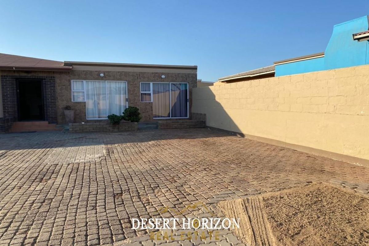 Walvisbay, Central | Backpackers house with licenses for sale - Photo 2