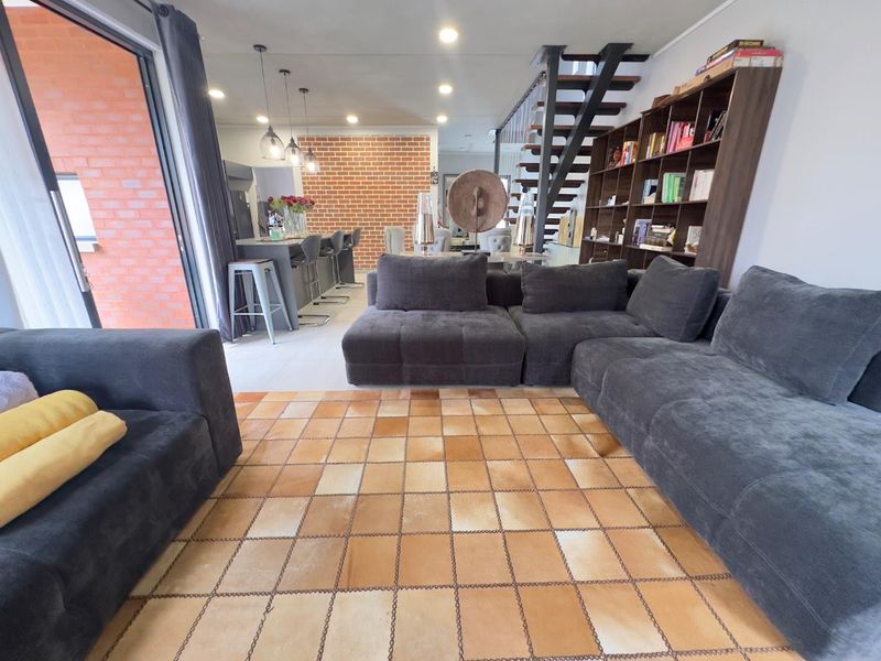 Newly built modern house in sort after secure complex - Photo 5