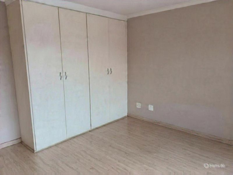 2 BED UNIT + BALCONY + GUARD - Photo 9