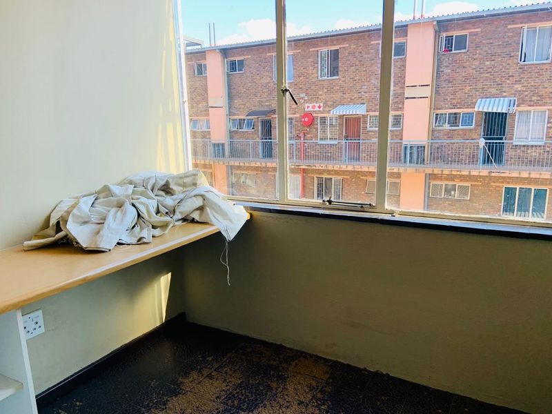 **Spacious 2 Bedroom Apartment for Shared Living** - Photo 5