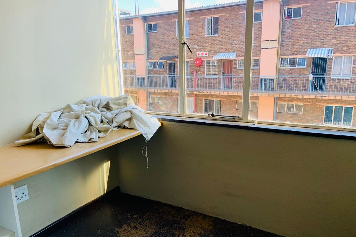 **Spacious 2 Bedroom Apartment for Shared Living** - Photo 5