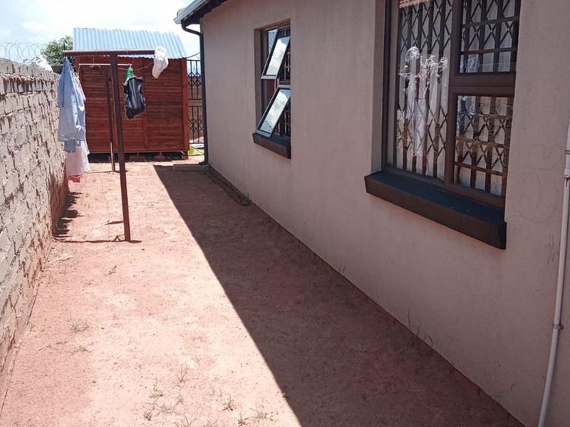 3 Bedroom House for Sale in Soshanguve East, Ext 3 - Photo 5