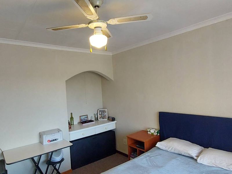 Secure Living: 2 Beds, Balcony, Carport & Storage Galore - Photo 10