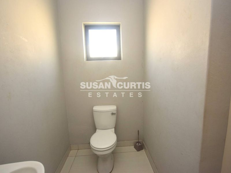 Live & Earn: 3 Bedroom Main House Plus 3 Private Flats - Photo 9
