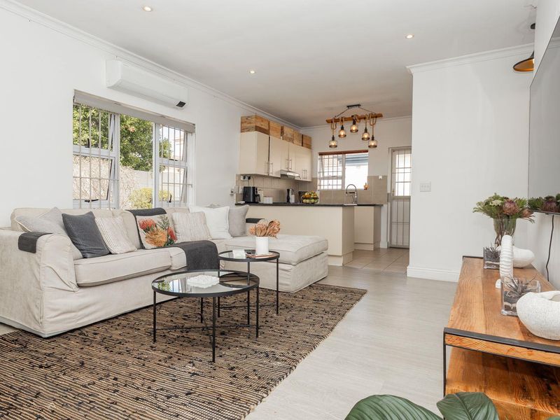 Sunny single story family home. - Photo 2