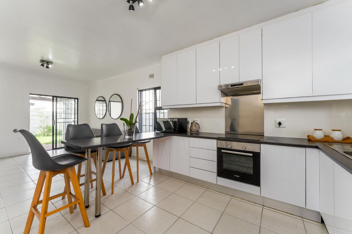 Light-Filled Living in a Secure Muizenberg Estate - Photo 2