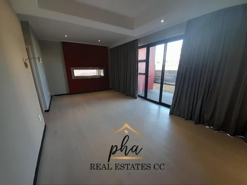 For Sale: Ultra Modern 5 bedroom family home with excellent features in Walvis Bay - Photo 6