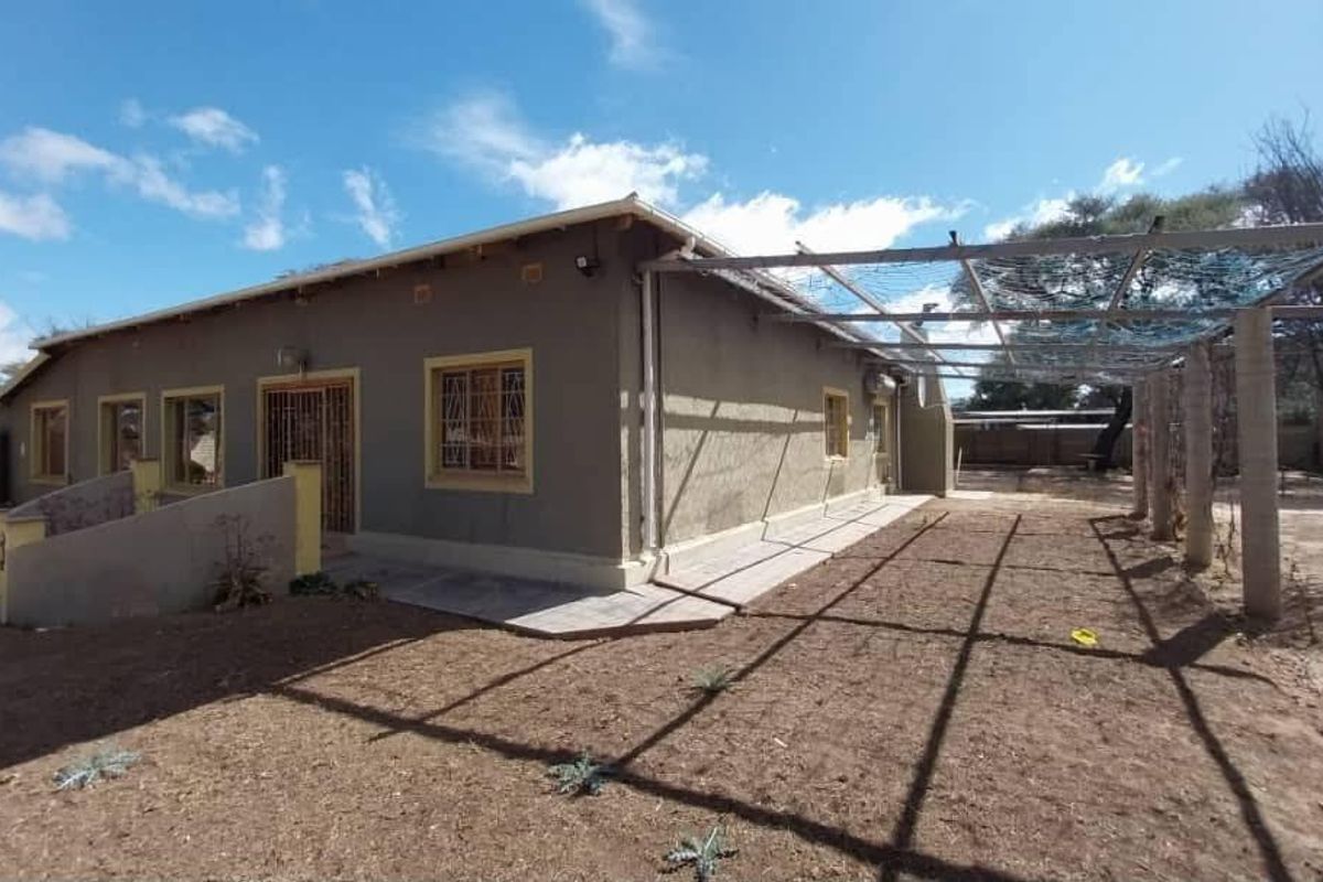 Okahandja Oasis: Spacious Living with Rental Options - Photo 2