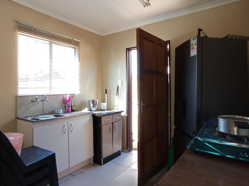 2 bedrooms for sale in Soshanguve VV - Photo 3