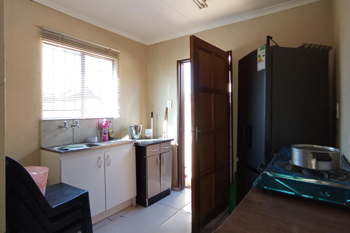 2 bedrooms for sale in Soshanguve VV - Photo 3