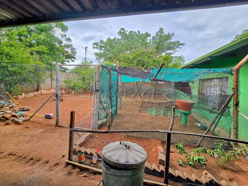 Outjo:  Large and Secure Home for Sale - Photo 9