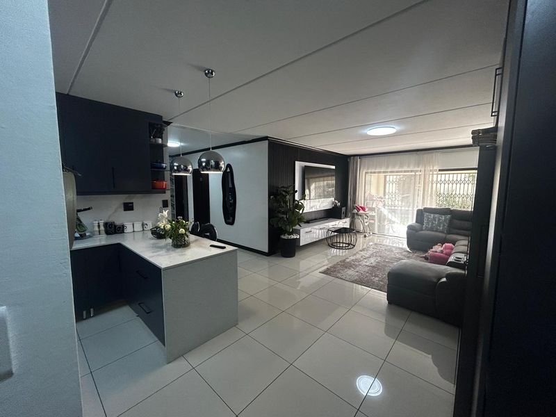 Where luxury meets comfort and security in the heart of Midrand. - Photo 2