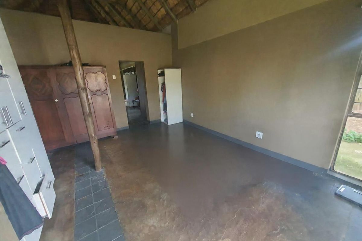 Thatch garden cottage to rent on plot - Photo 3