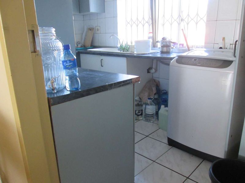 BEAUTIFUL [2] TWO BEDROOMS 89 SQM APARTMEMT FOR SALE  WITH A GOOD VIEW IN SUNNYSIDE PRETORIA - Photo 4