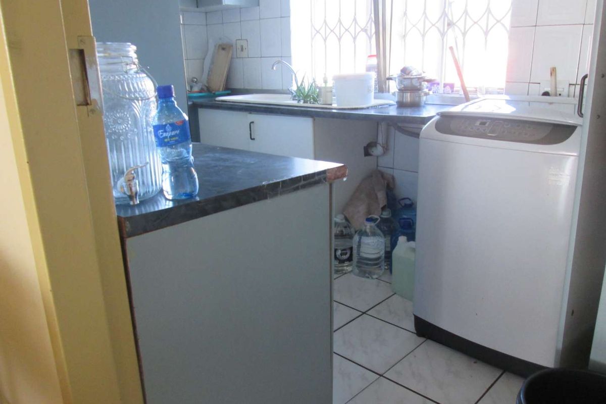 BEAUTIFUL [2] TWO BEDROOMS 89 SQM APARTMEMT FOR SALE  WITH A GOOD VIEW IN SUNNYSIDE PRETORIA - Photo 4