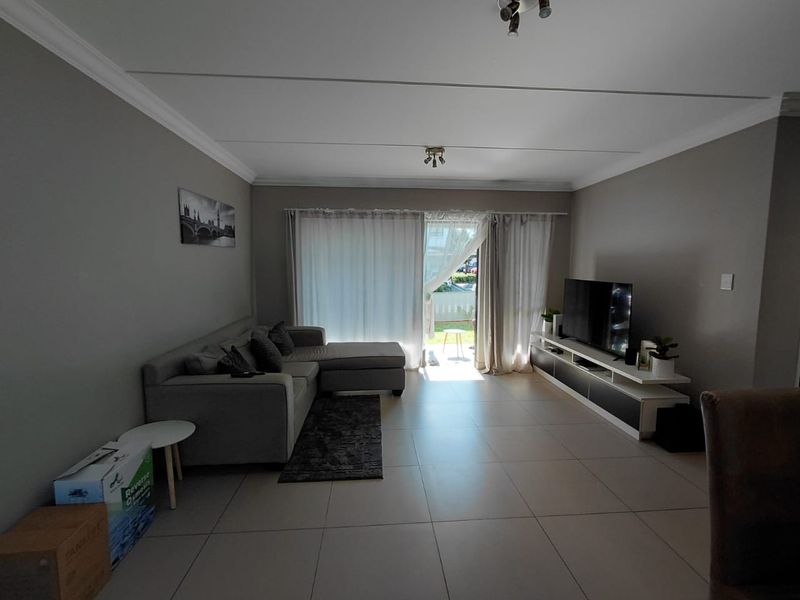 Charming 2-Bedroom Apartment in Birchwood Village - Photo 6