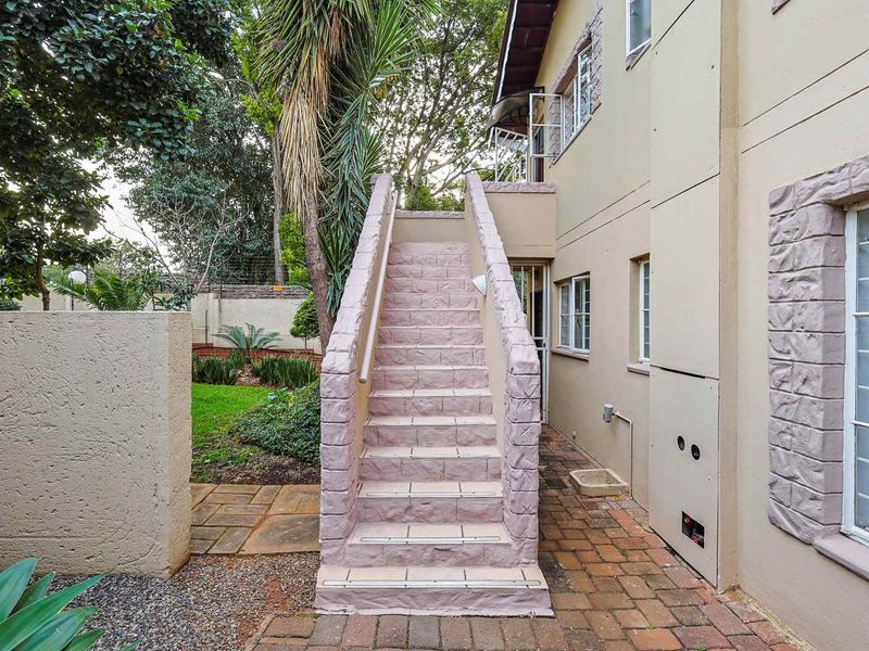 3 Bedroom Townhouse in Secure Faerie Glen Complex - Photo 3