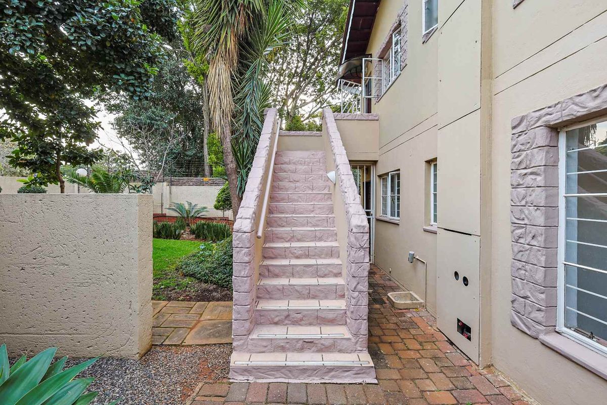 3 Bedroom Townhouse in Secure Faerie Glen Complex - Photo 3