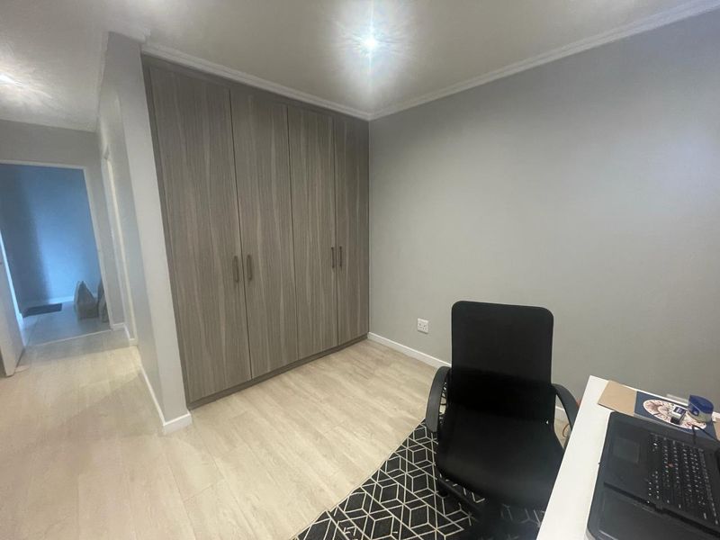 Elegant Duplex Living in Prime Morningside 2 bedroom - Photo 9