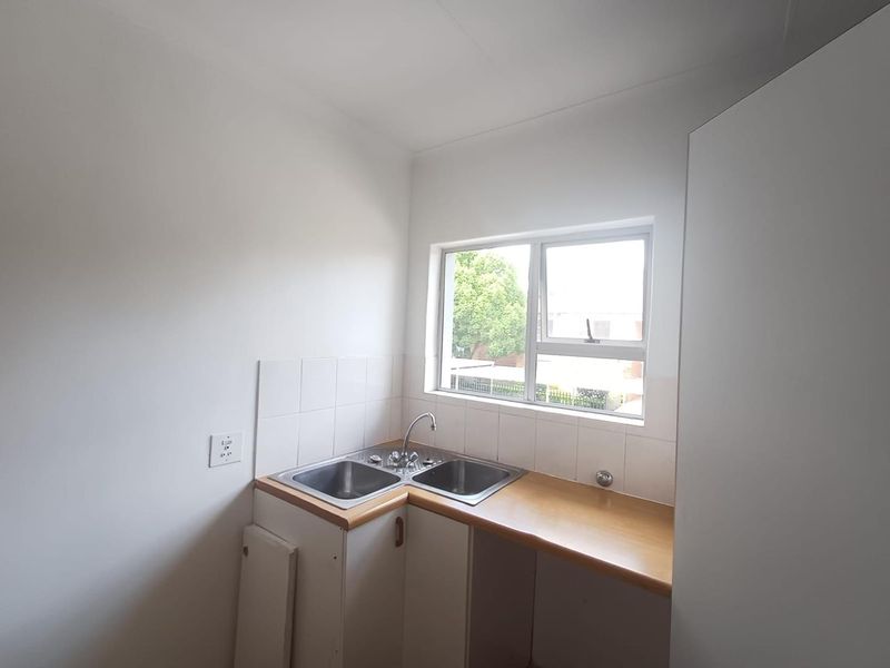 Ground Floor Gem with Private Garden – Perfect for Investors or First-Time Buyers! - Photo 6