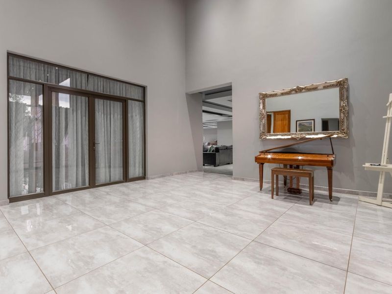 Residence for Sale with Spectacular Wetland Views!!! - Photo 9